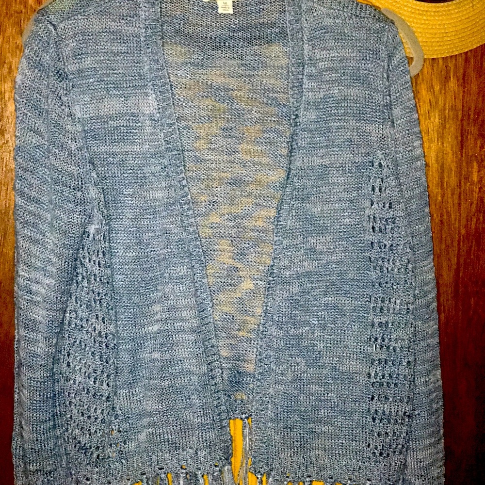 Open face light sweater